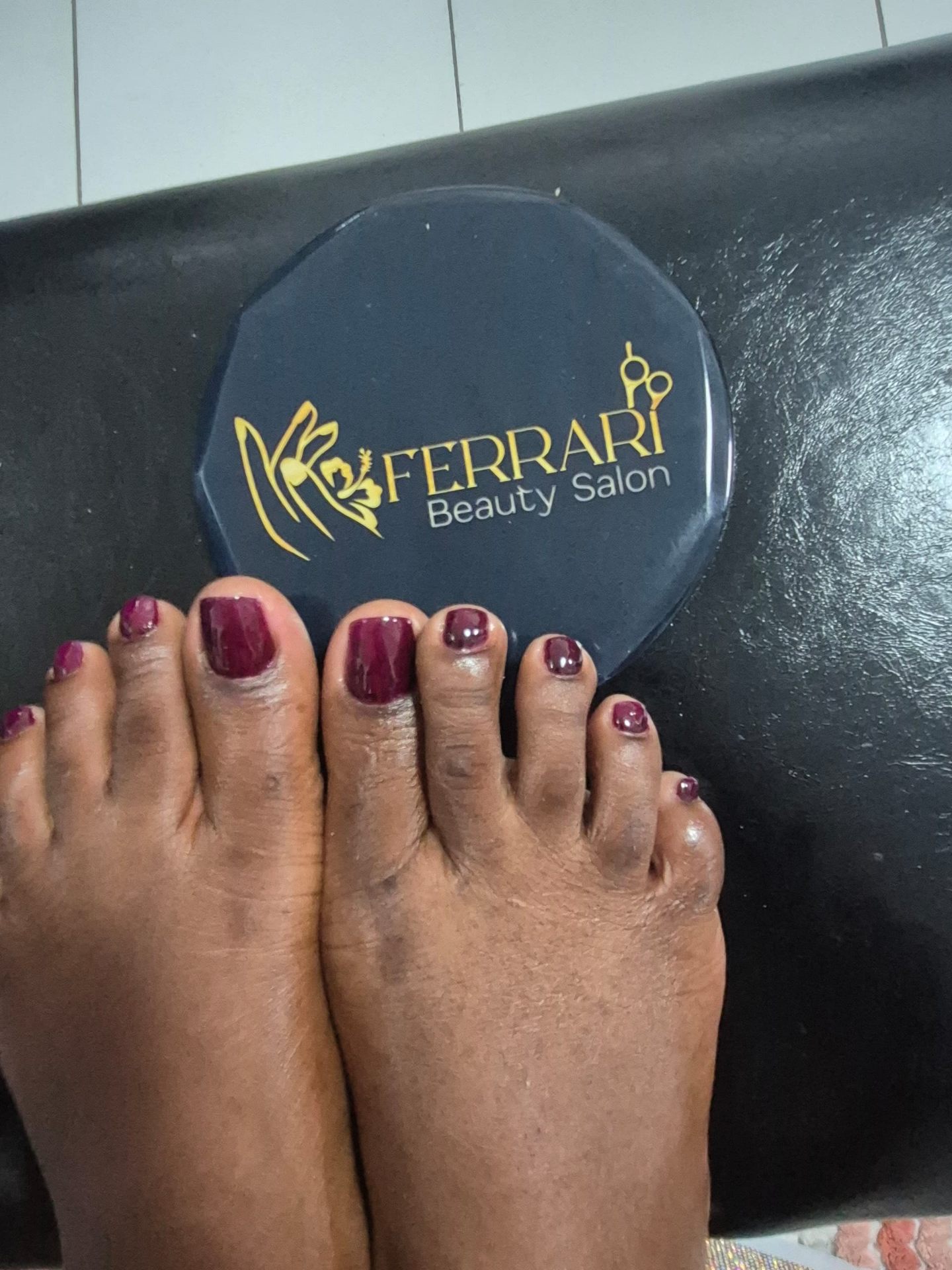 Pédicure bordeaux — Ferrari Beauty Salon